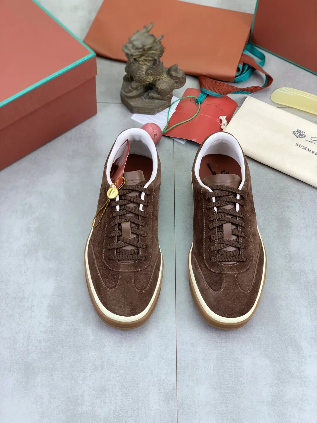 Men's men's shoes 💰P580 New model 💰 The latest casual shoes Loro Piana 💯 Top grade 💯 Buy the original copy 💯 Founded the existing Loro Piana company on April 24, 1924. It is the sixth generation of family operation, providing the best quality products to customers who are discerning about taste and quality. Imported original fly woven fabric with cowhide fabric, plain calfskin lining, hand-stitched thread with cowhide feet, original packaging, high-end outsole, size: 38-45 (customized for 46), 8️⃣ colors available